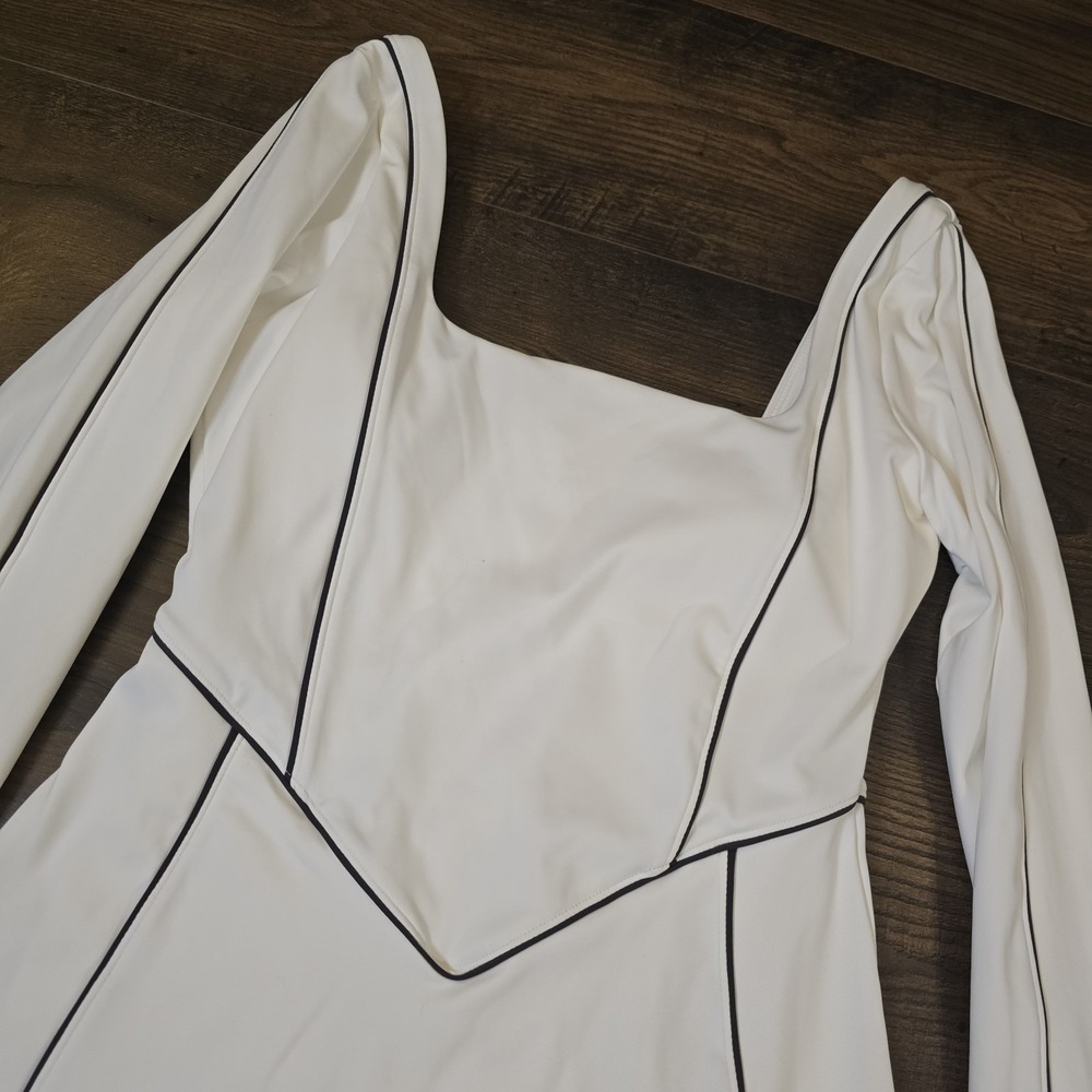 Yllw The Label Women's‎ L Tennis Dress Bailey Built In Shorts & Bra Long Sleeve